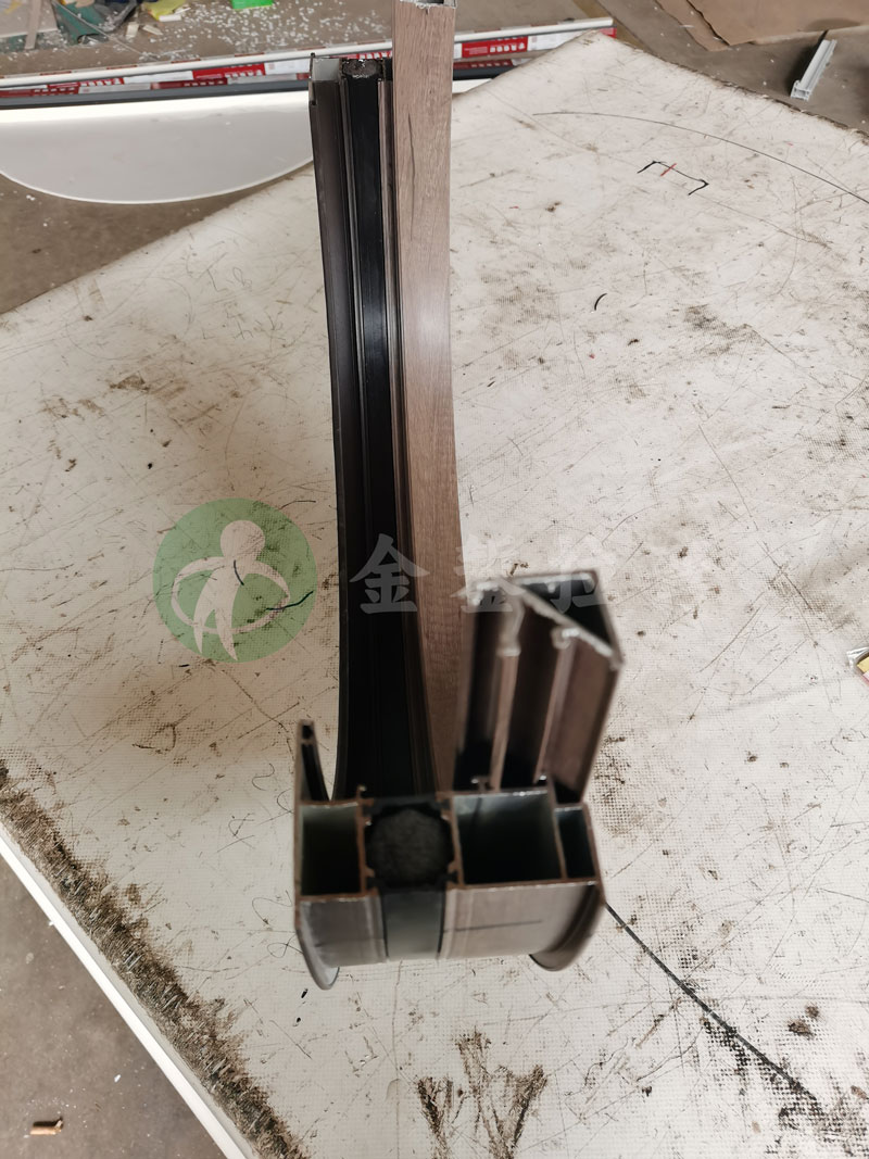 80框扇平齊圓弧窗整體拉彎