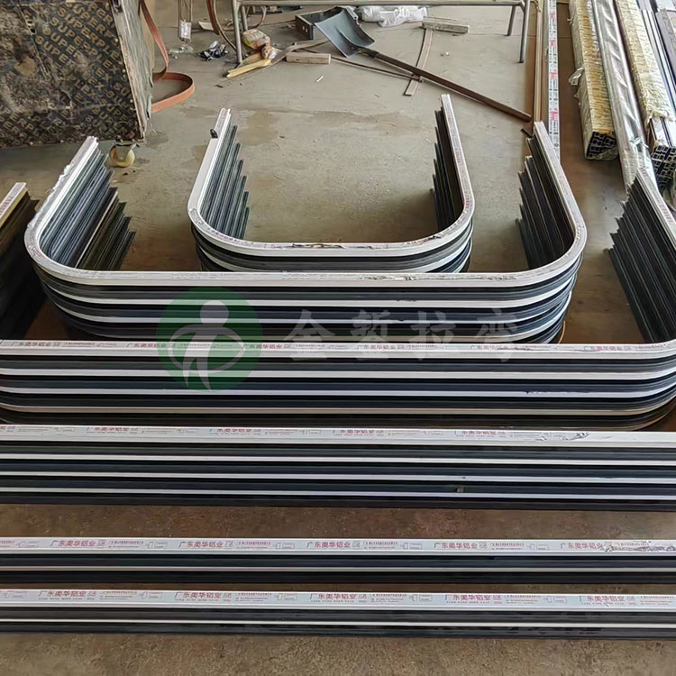 斷橋鋁70框兩角圓弧整體拉彎